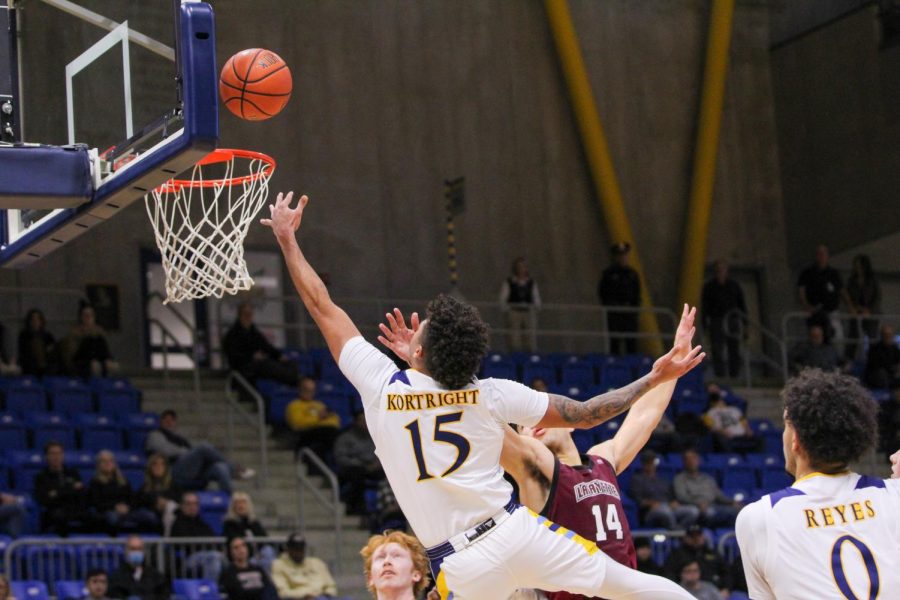 Men’s Basketball Never Trails In Blowout Win Over First Place Iona