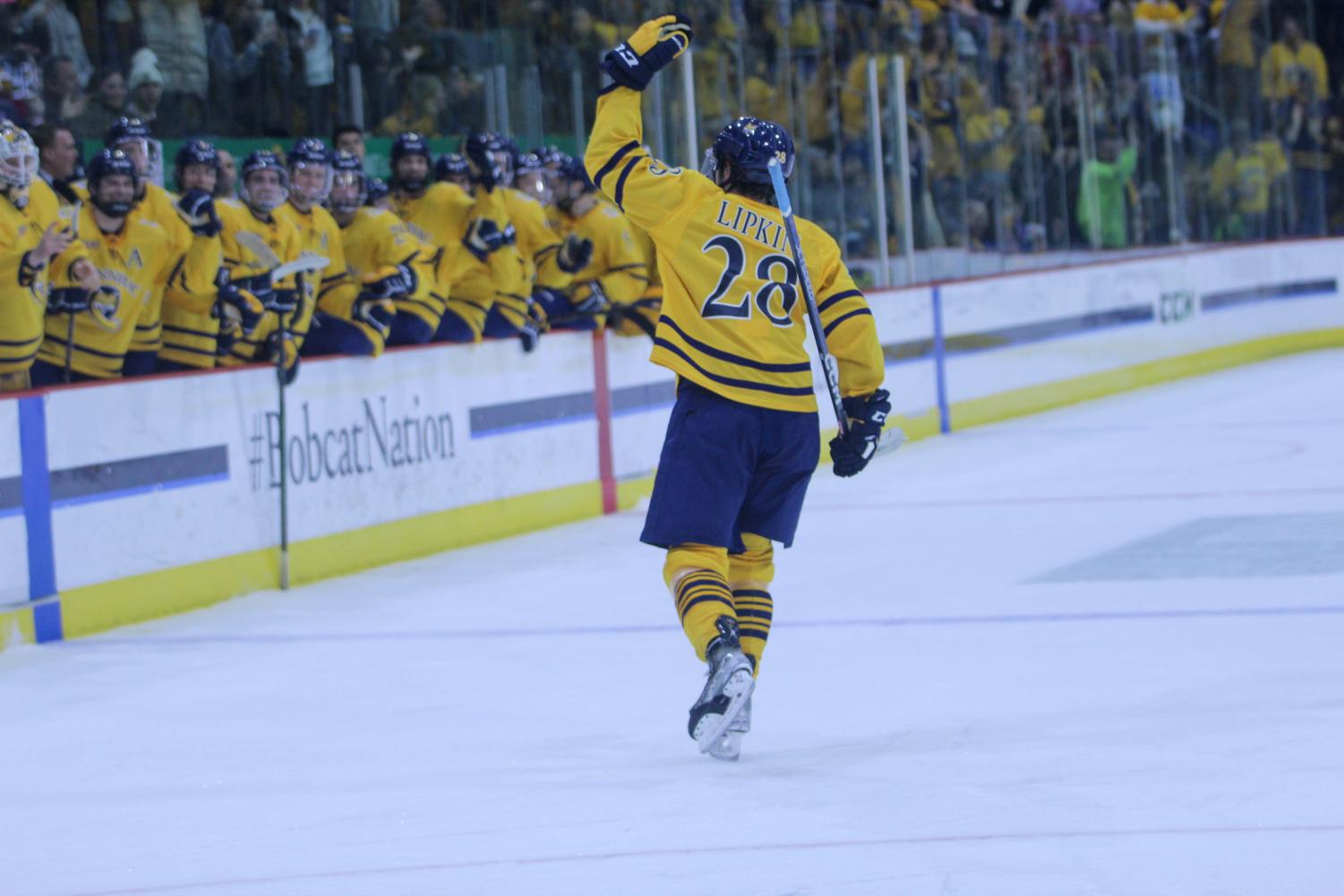 Boston University men's hockey cruises past UMaine in 5-1 victory