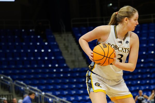 Bobcats win on Senior Day against Manhattan