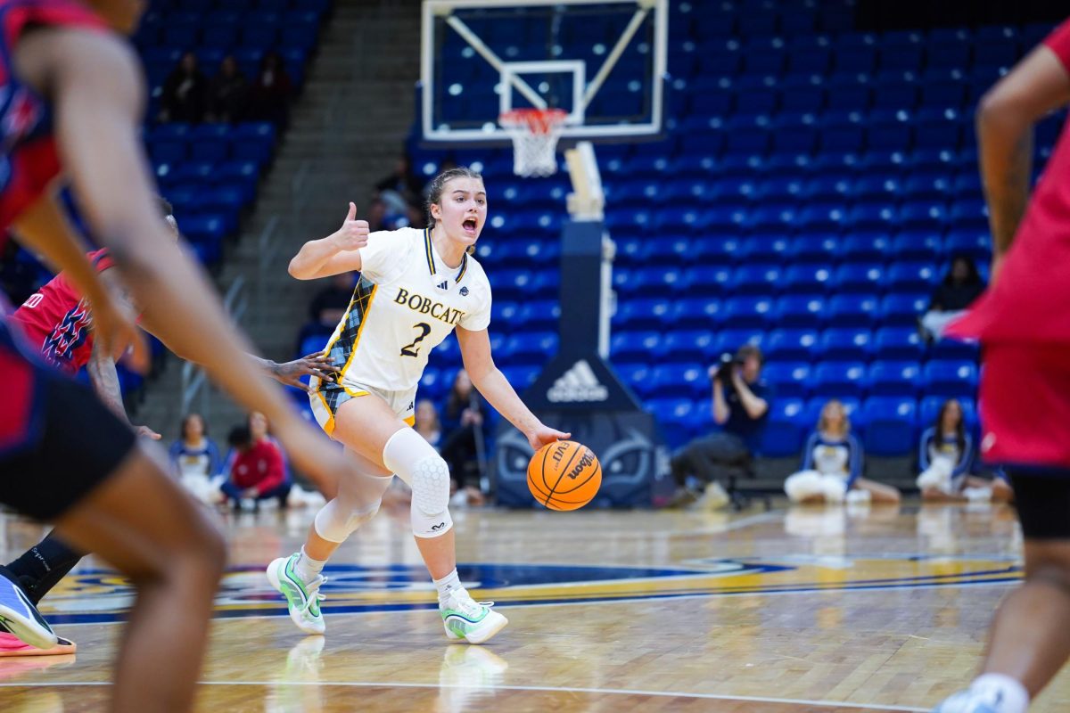Charleston snuffs Quinnipiac fourth quarter comebcak attempt, winning 75-71