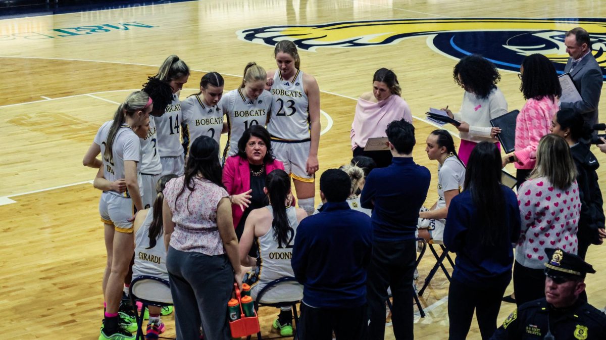 Anna Foley Reaches 1,000 Point Milestone, Strong Win Sets Table For Date With Fairfield